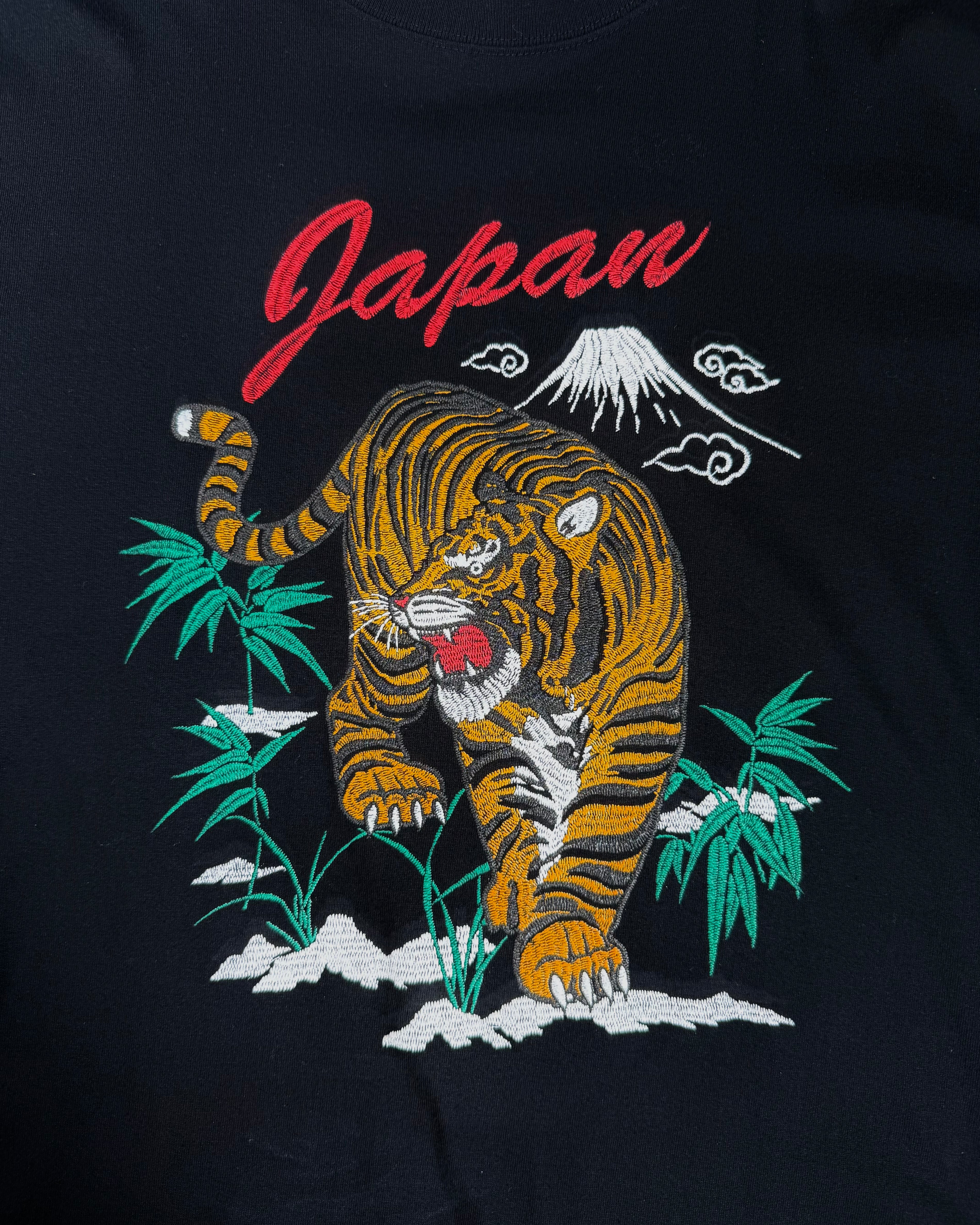 通油町Tシャツ トラ 黒